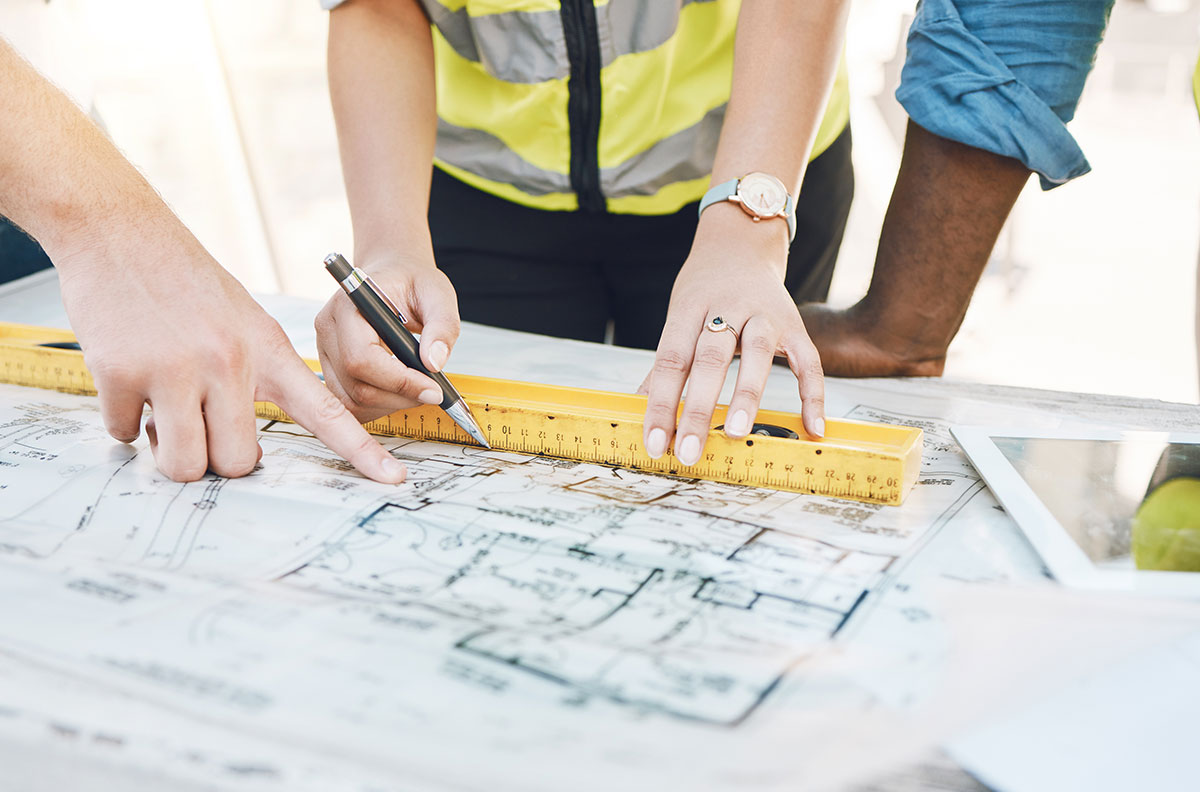 Architekten bei der Küchenplanung für einen Schulneubau